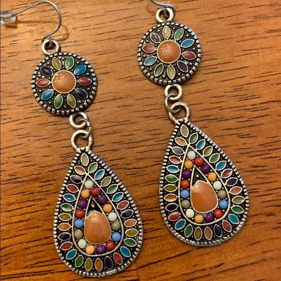 Earrings - Picture 6 of 7